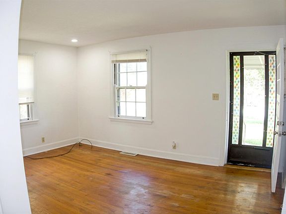 2nd image of 1179 Beacon St