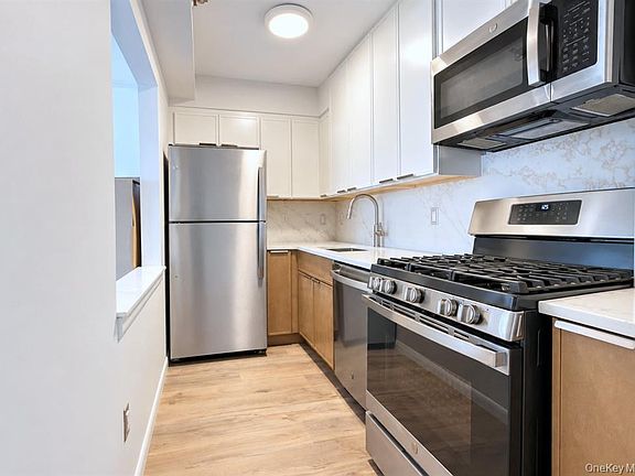 5th image of 1035 E Boston Post Rd APT 1-5