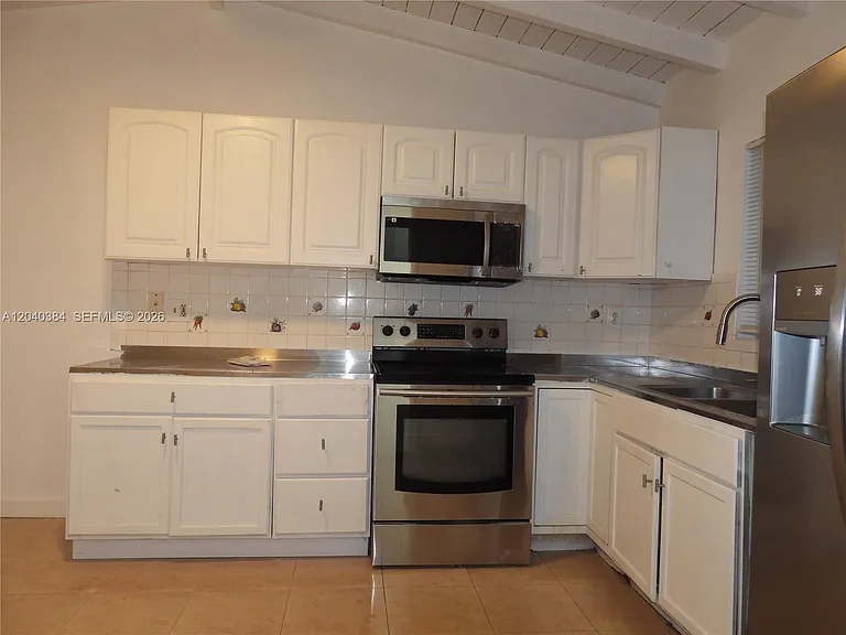 1572 NE 149th St #A — Photo 1