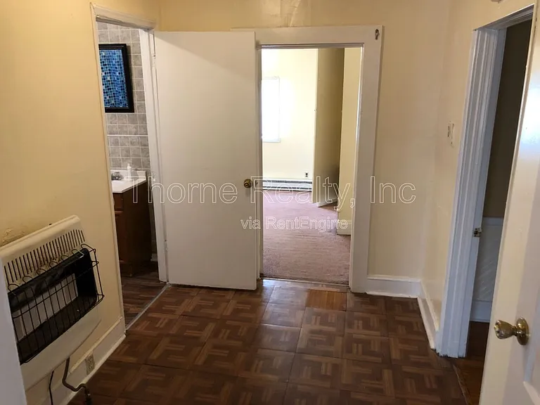 517 NE Main St — Photo 7
