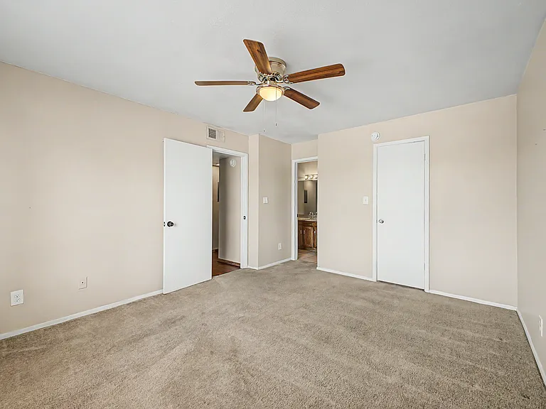 540 N May St #3106 — Photo 17