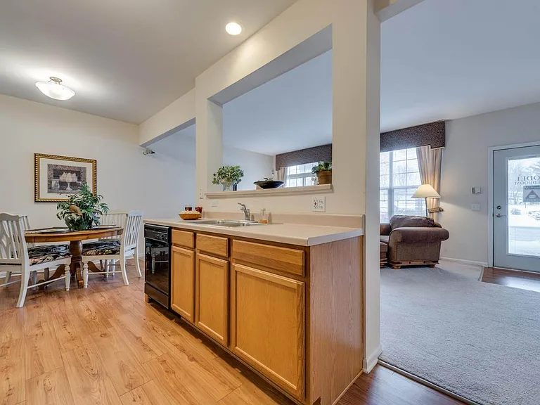 Sutton Place Apartments — Photo 21