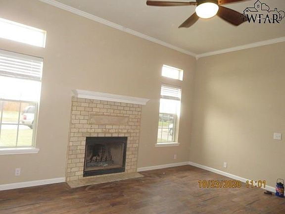 2nd image of 506 Horseshoe Ln