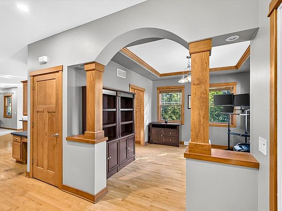 5th image of 1018 Tamarack Way