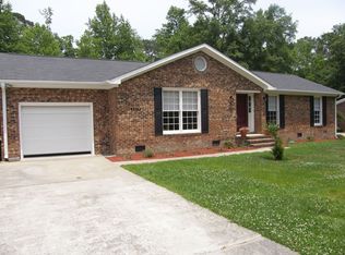 2214 Foxhorn Rd, Trent Woods, NC 28562