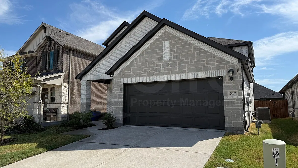 4 bed, 3.0 bath, 1981 sqft, $2,299 — Photo 2