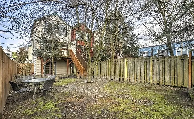 310 NE Morris St — Photo 23