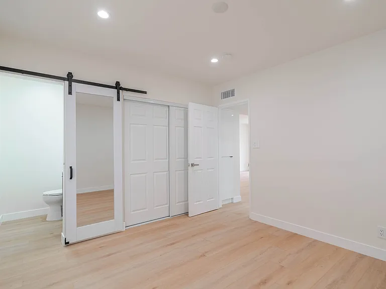 323 N Louise St #C — Photo 11