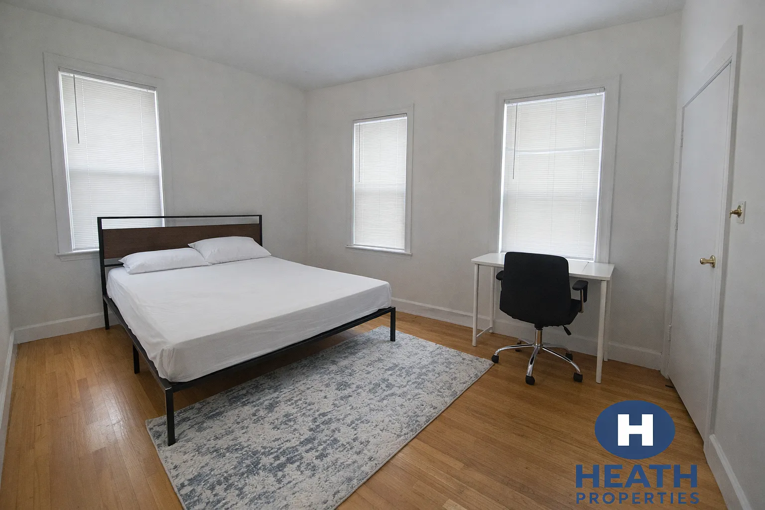 3 bed, 999 sqft, $3,500 — Photo 3