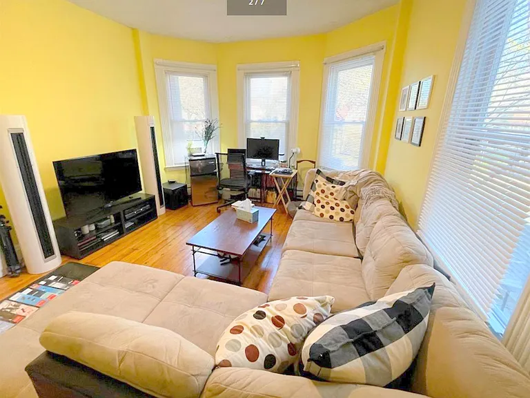 210 River St — Photo 2