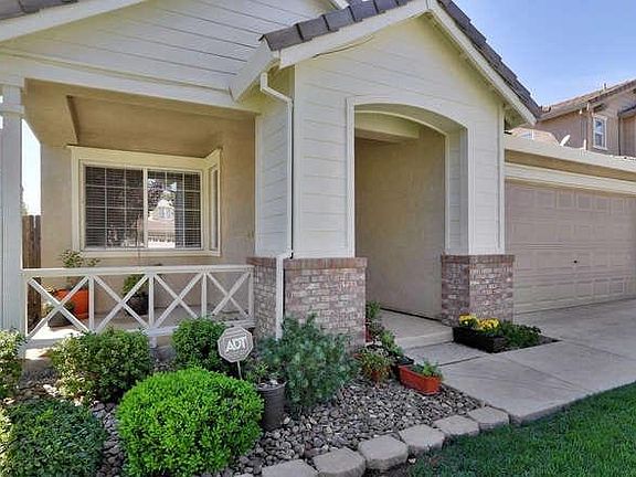 2nd image of 2546 Spencer Ln