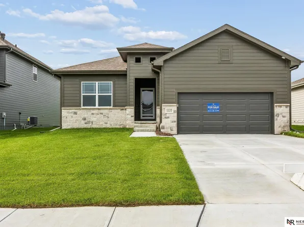 16105 Isabella St, Bennington, NE 68007