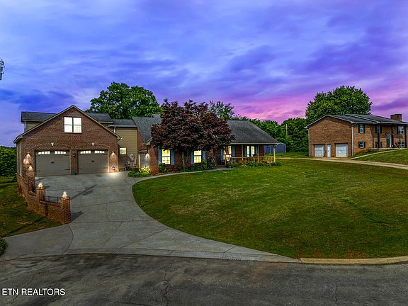 3rd image of 449 Foss Rd