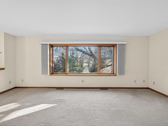 5th image of 1214-1216 North High Point Road