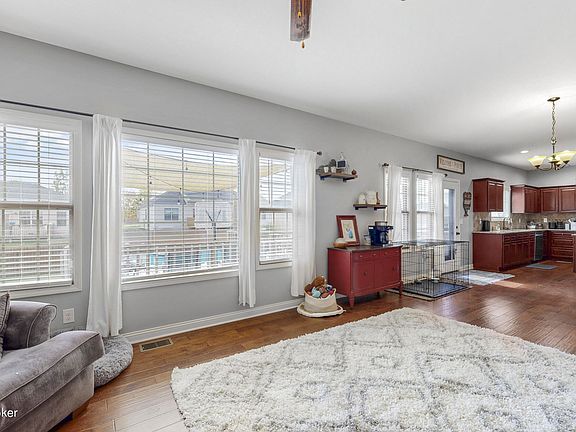 3rd image of 311 Merlot Ct