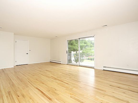5th image of 339 Outwater Ln #339