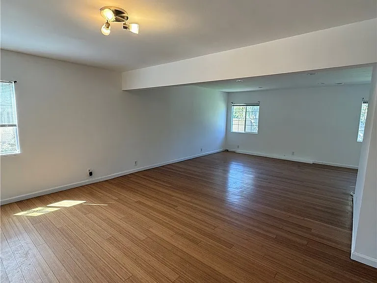 19148 Saticoy St #19148 — Photo 15