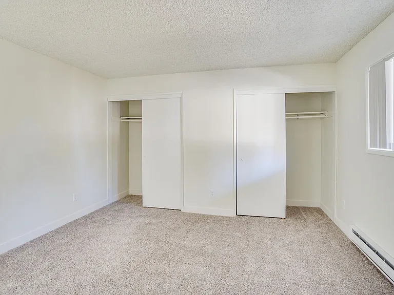 Charwin Court Apartments — Photo 51