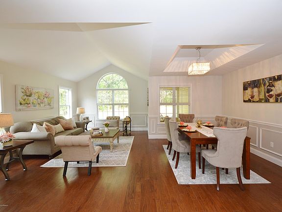 4th image of 2409 Torrington Dr