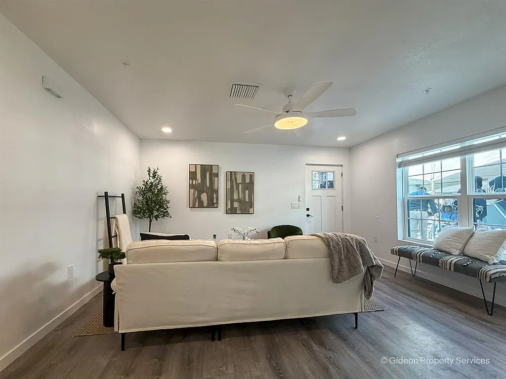 3 bed, 2.0 bath, 1107 sqft, $1,695 — Photo 4