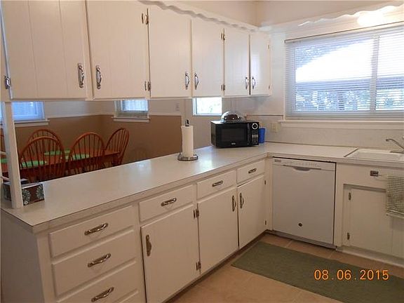 3rd image of 924 Wade Dr