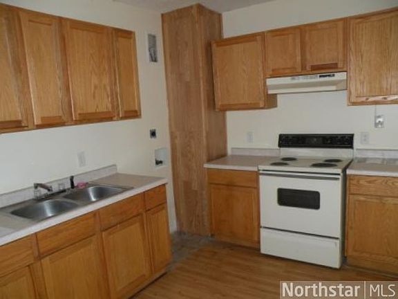 3rd image of 2328 5th St NE