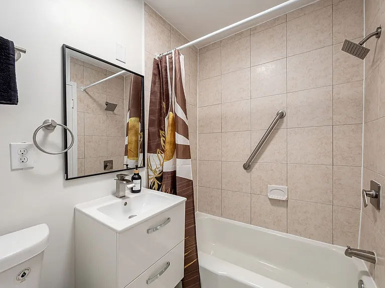 Lumarc Apartments — Photo 12