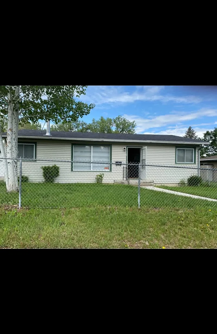 3 bed, 2296 sqft, $1,600 — Photo 1