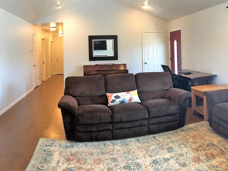 4 Shirley Dr — Photo 4