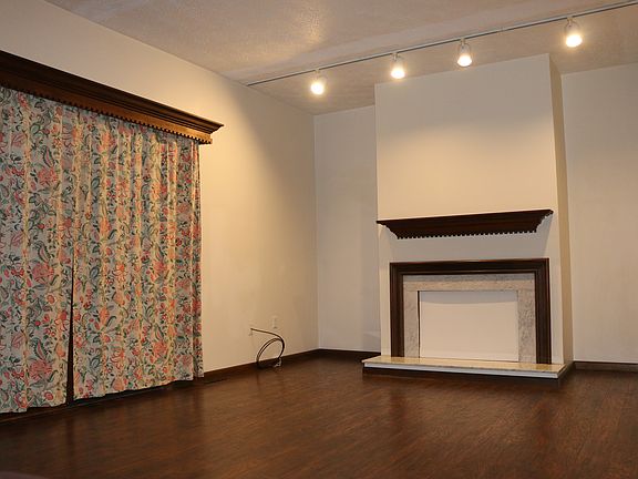 2nd image of 1307 Harewood Sq
