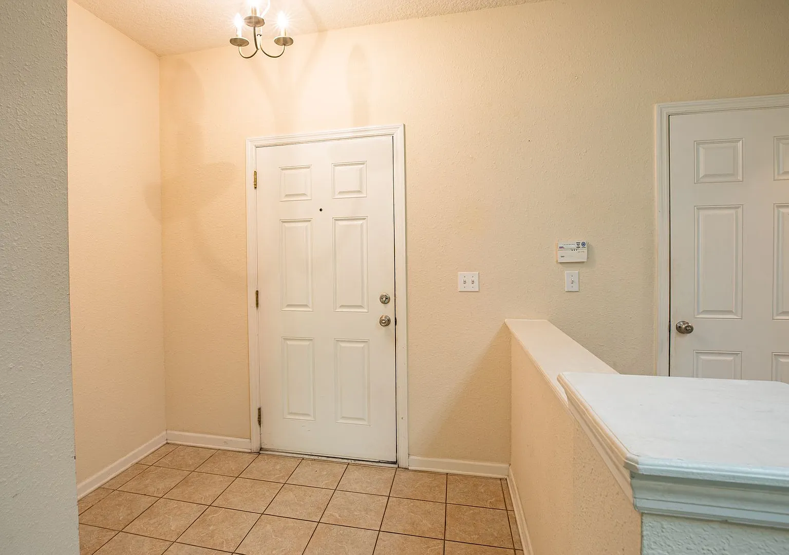 End Unit Townhouse — Photo 4
