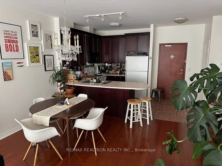 980 Yonge St #714 — Photo 6
