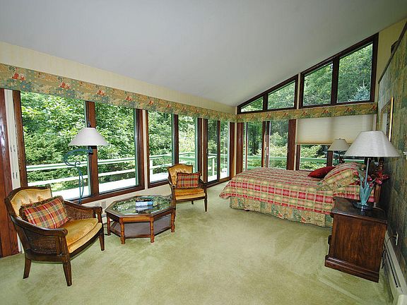 Master bedroom-amazing view!