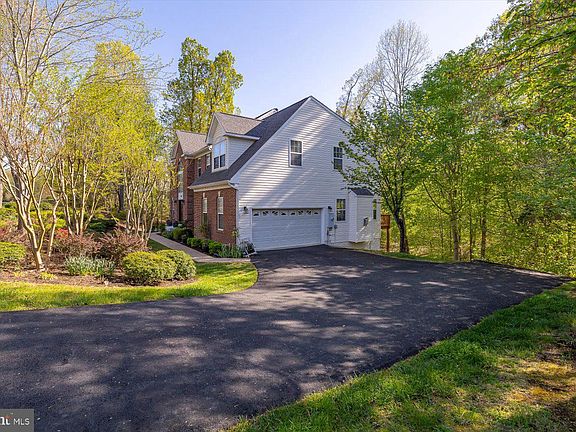 2nd image of 50 Crestwood Ln