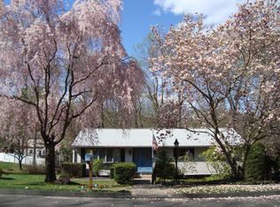 25 Sanford Dr, Shelton, CT 06484