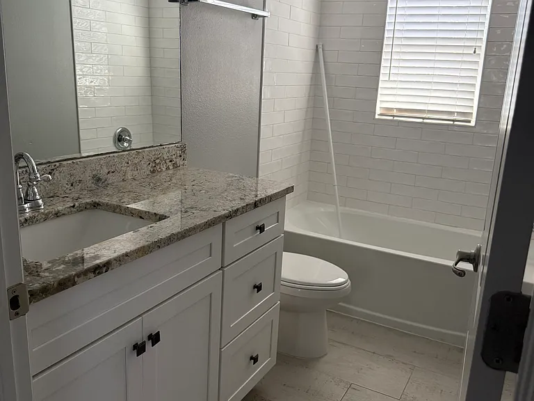 1006 E Renfro St — Photo 5
