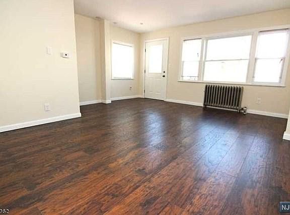 5th image of 958 Chancellor Ave