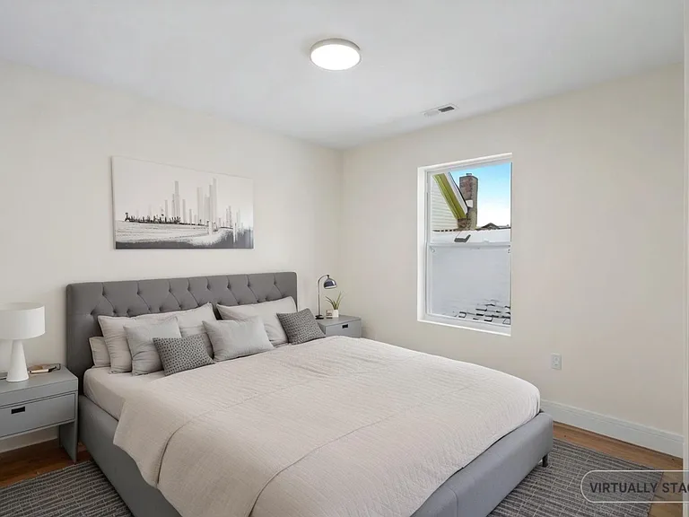 320 W Madison St — Photo 8