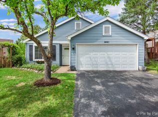 2460 Concord Dr, Woodridge, IL 60517