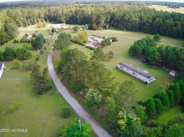 11 Harbour Dr, Tabor City, NC 28463