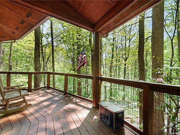 2nd image of 18 Trillium End Ln