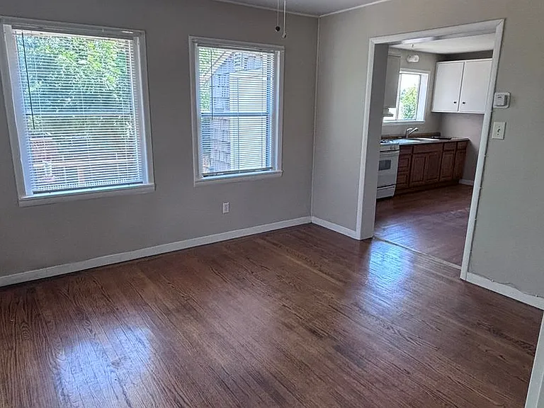 615 E I St — Photo 7