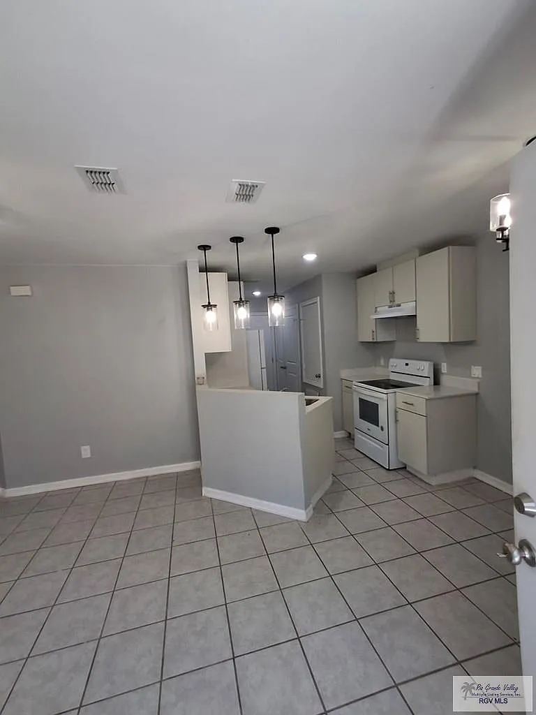 2 bed, 2.0 bath, 830 sqft, $1,100 — Photo 3