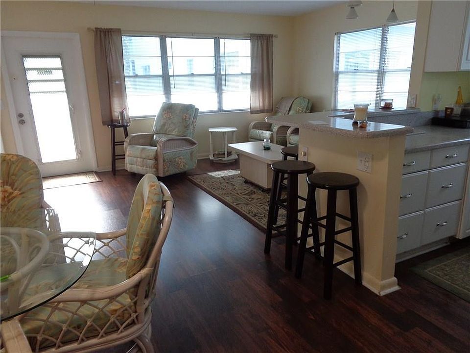 1st image of 317 Farnham P #317