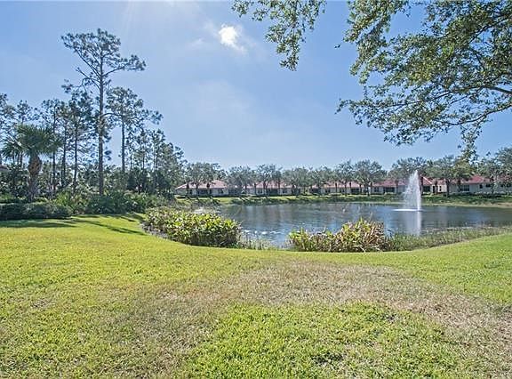 Spectacular Lake And Fountain View. Beautiful Sunsets Are A Bonus.