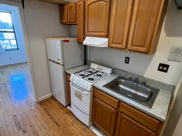 442 West 54th Street image 1 of 6