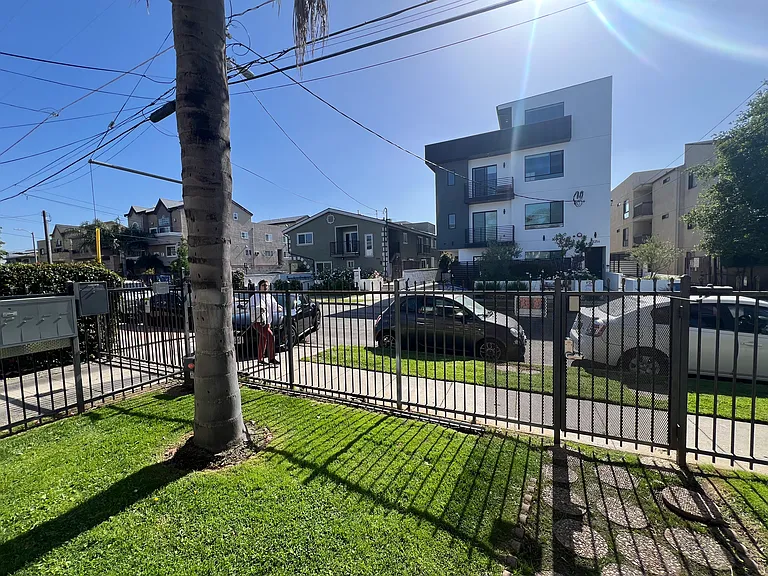 5255 Denny Ave — Photo 23