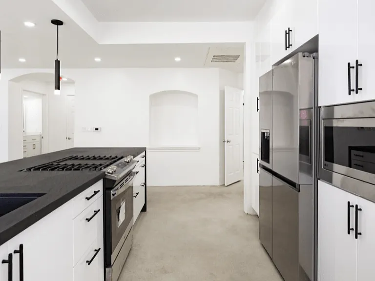 Lido Apartments - 639 Huntley Dr — Photo 13