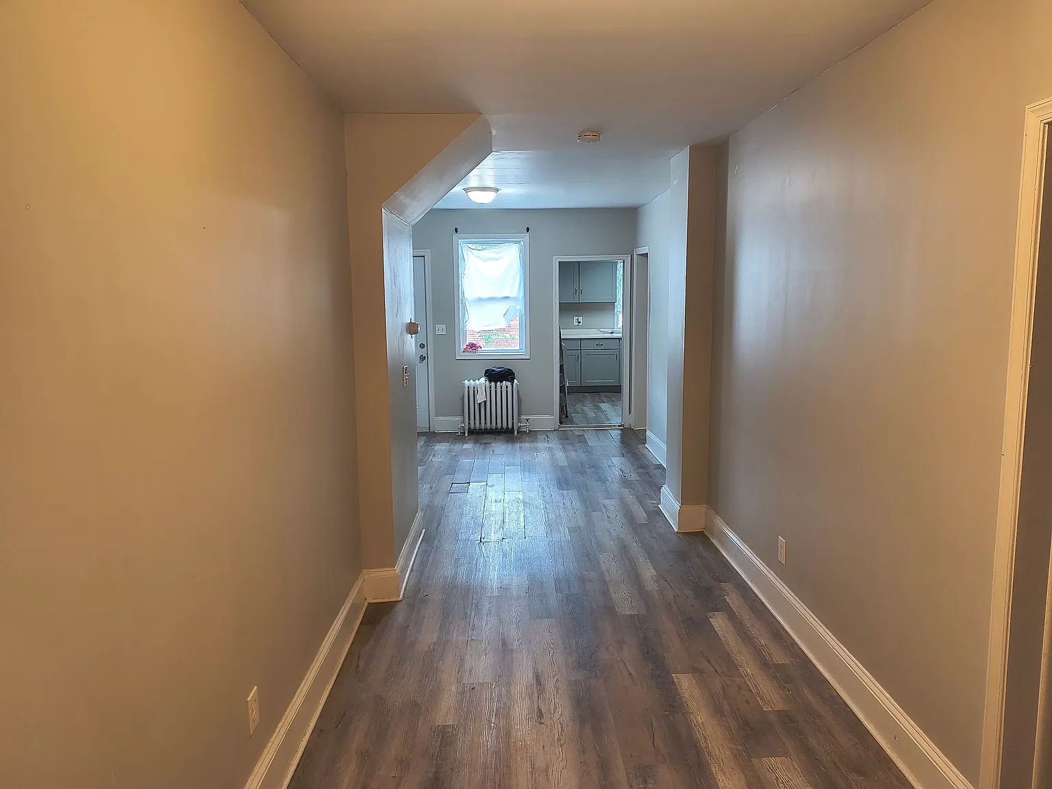 3 bed, 900 sqft, $1,600 — Photo 3