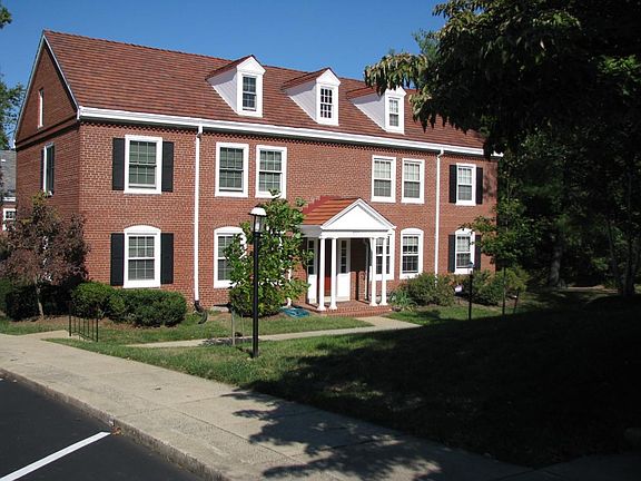 2nd image of 3201 S Stafford St APT B1